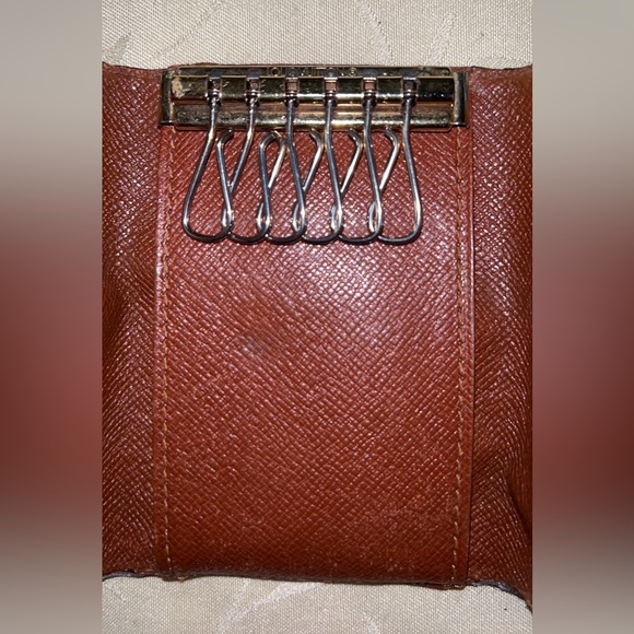 Louis Vuitton Monogram 6 Key Holder - Picture 8 of 16
